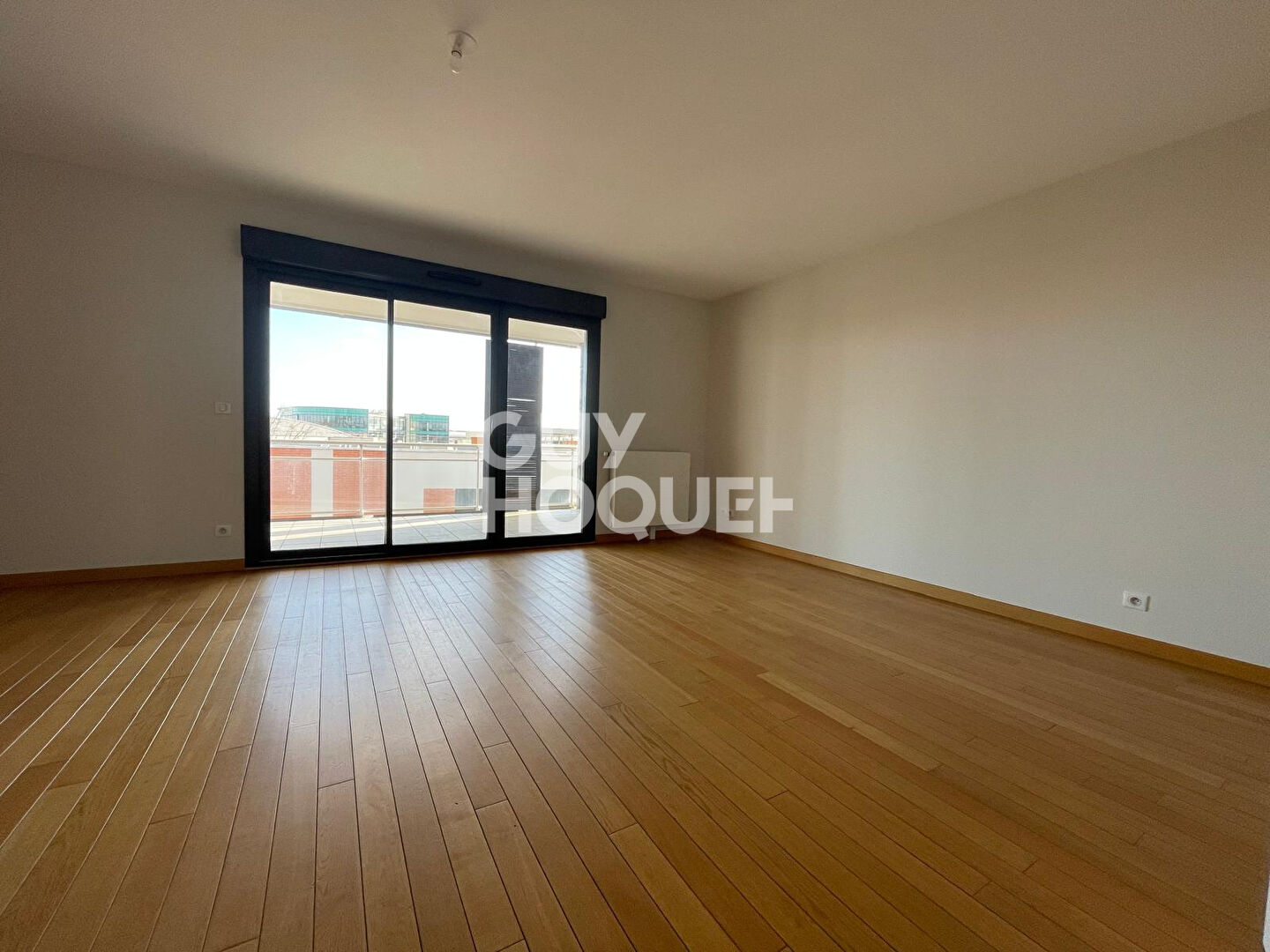 PLACE GALILEE  (Grésilles-champollion) APPT  T4 AVEC GARAGE