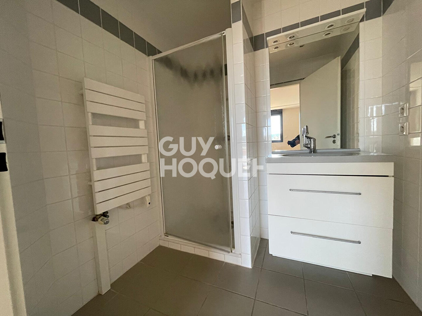 PLACE GALILEE  (Grésilles-champollion) APPT  T4 AVEC GARAGE