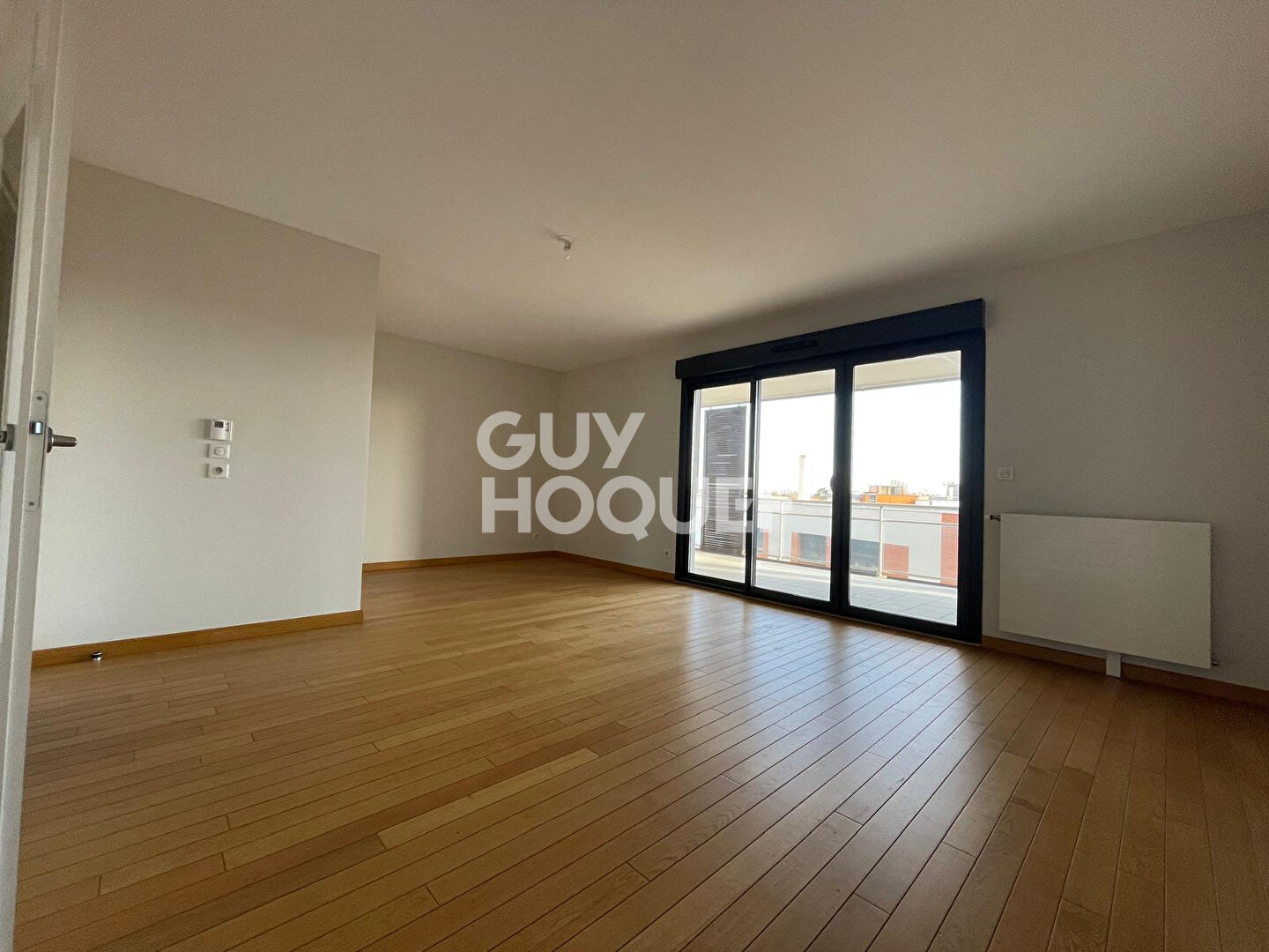 PLACE GALILEE  (Grésilles-champollion) APPT  T4 AVEC GARAGE