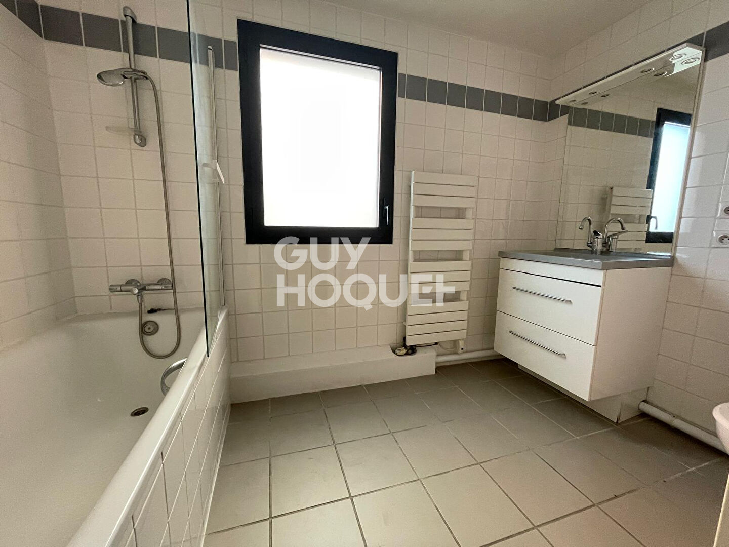 GRESILLES (Place Galilée) GRD T4 AVEC GARAGE 