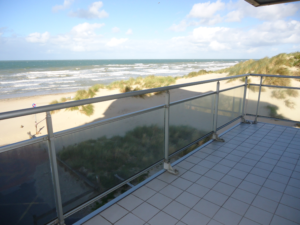 TRES BEL APPARTEMENT MEUBLE - 2 BALCONS - VUE MER ET DUNES