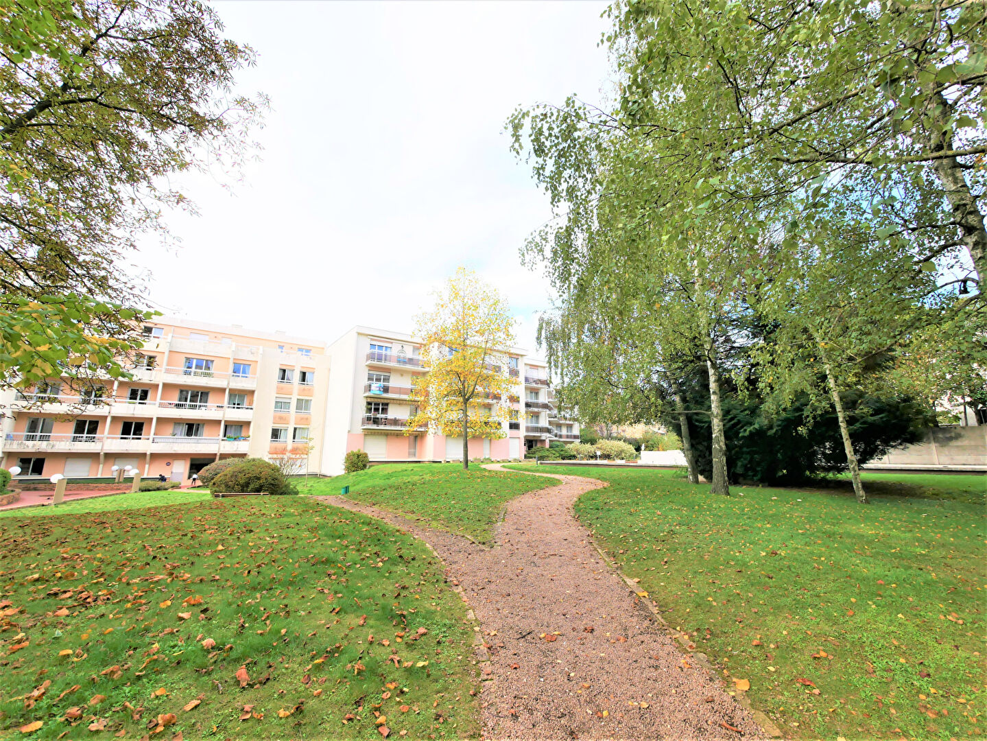 3 min Gare Ermont Eaubonne- Appartement 102m²-3 chambres-Balcons +2 parkings