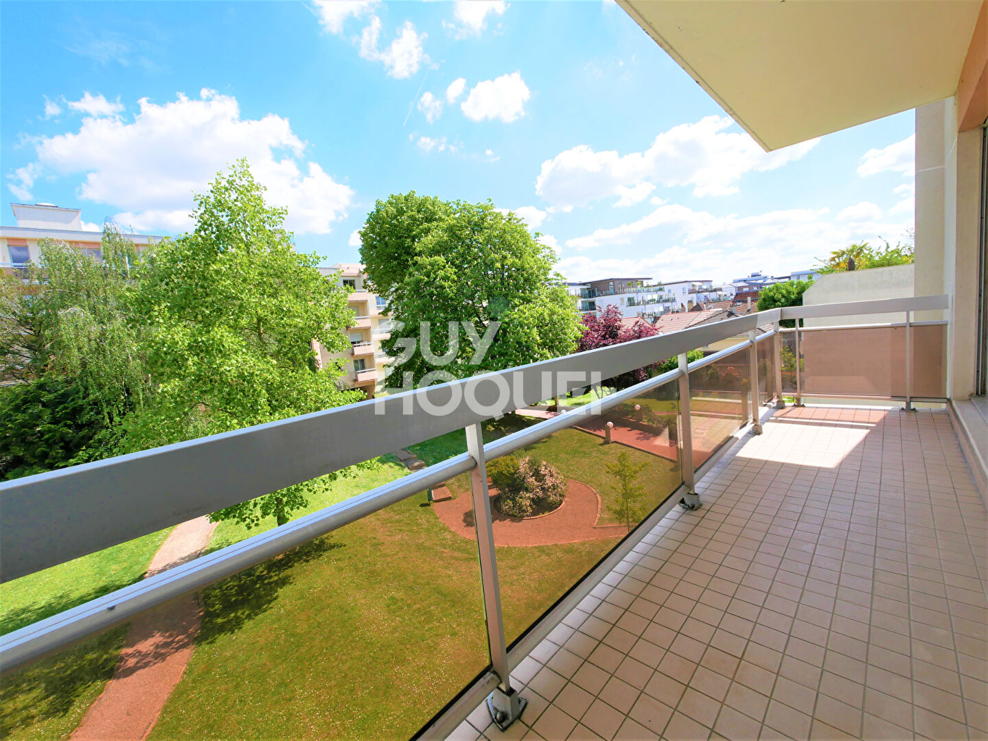 GARE ERMONT-EAUBONNE au calme- Appartement 3 chambres + 3 balcons et 2 Parkings + Cave
