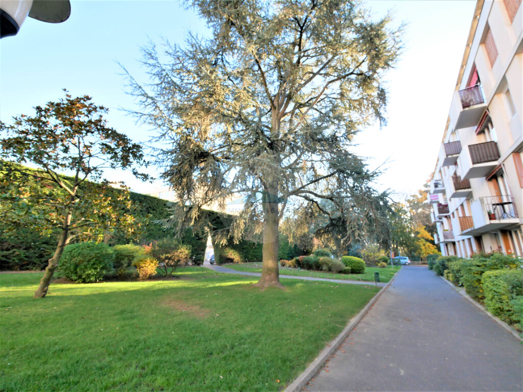 Appartement  58m²-avec RAVALEMENT PAYÉ (en cours) -Centre-ville Eaubonne 3 pièces- 2 chambres- proximité des commerces