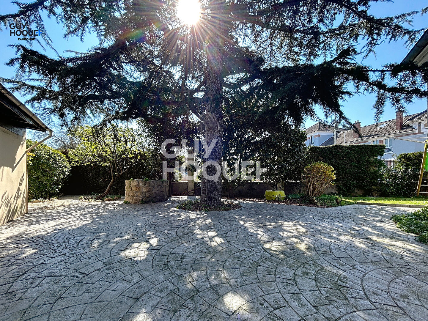 5 min Gare Ermont-Eaubonne: Maison MANSART de 186m² - 4/5chambres - Terrain de plus de 650m² proche écoles et commerces!