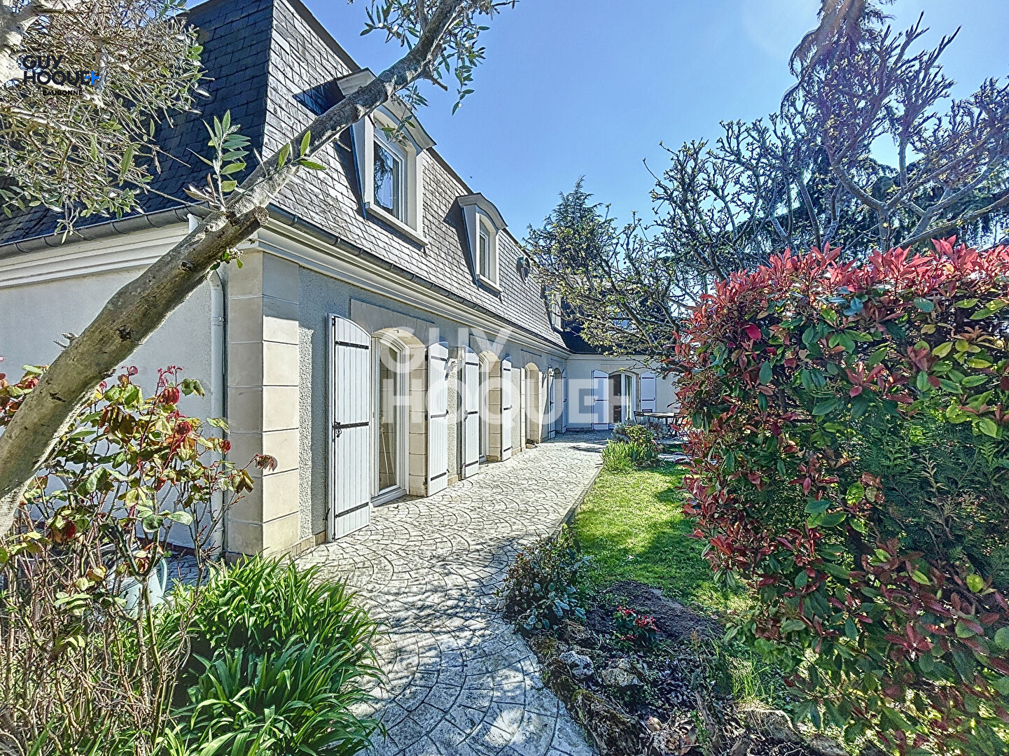 5 min Gare Ermont-Eaubonne: Maison MANSART de 186m² - 4/5chambres - Terrain de plus de 650m² proche écoles et commerces!