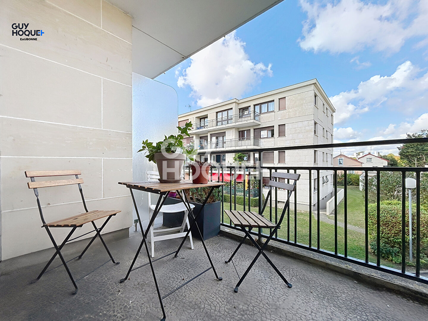 EAUBONNE 7 min Gare: Quartier Cerisaie- Jean Macé :Appartement 4 pièces 2 chambres 75m² - terrasse 13m² avec cave et Parking
