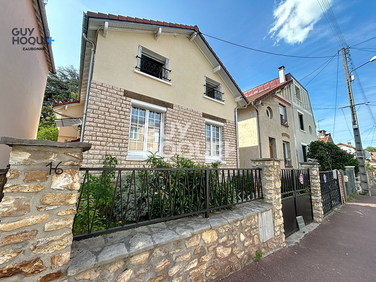 Maison F5 en parfait état générale - 80 m² de surface habitable et 104 m² de surface au sol.