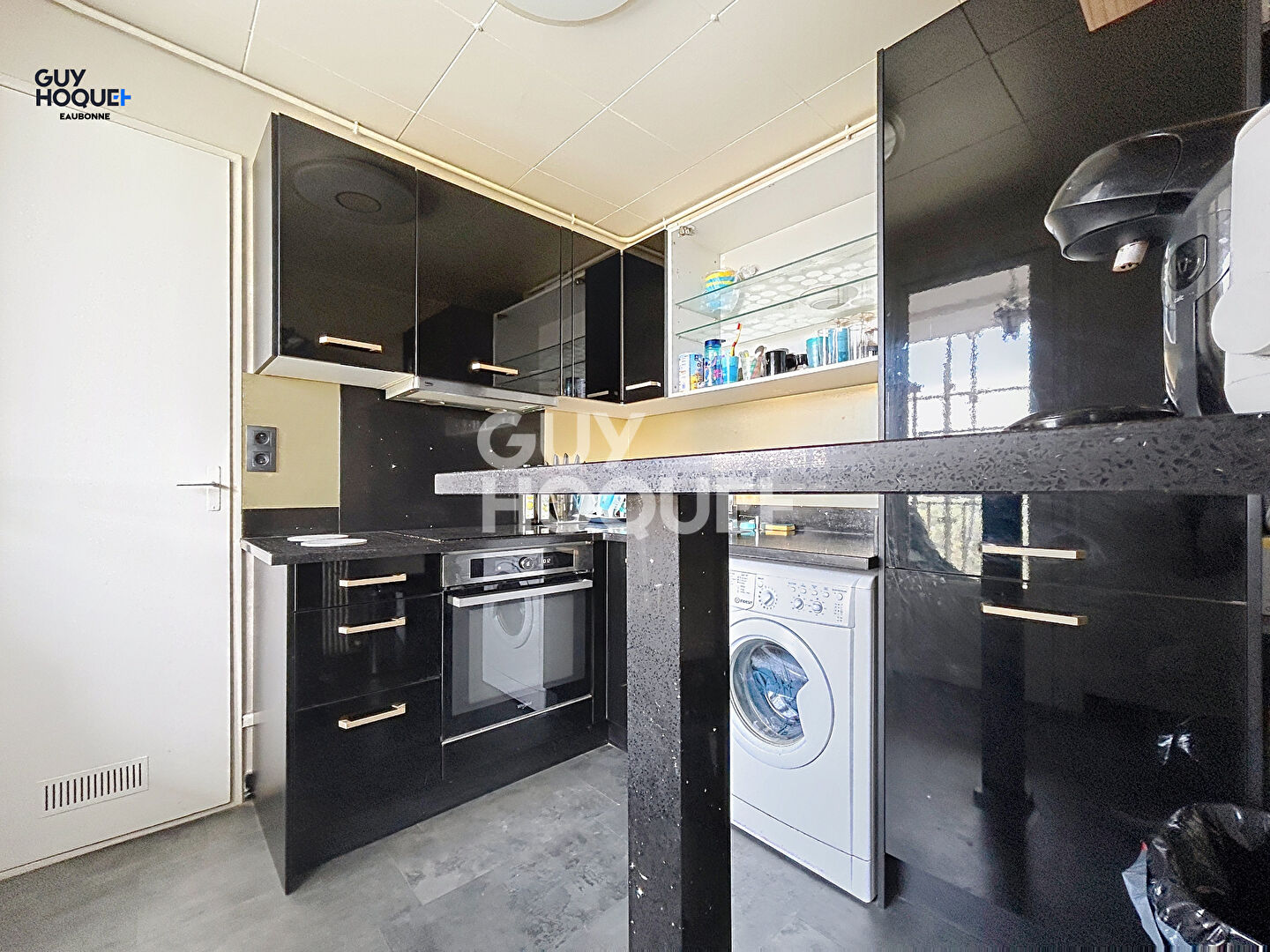 RAVALEMENT et isolation en cours et DEJA PAYÉS ( DPE à venir en C) !- Appartement DERNIER ETAGE 4 pièces 69m² - 3 chambres + cave