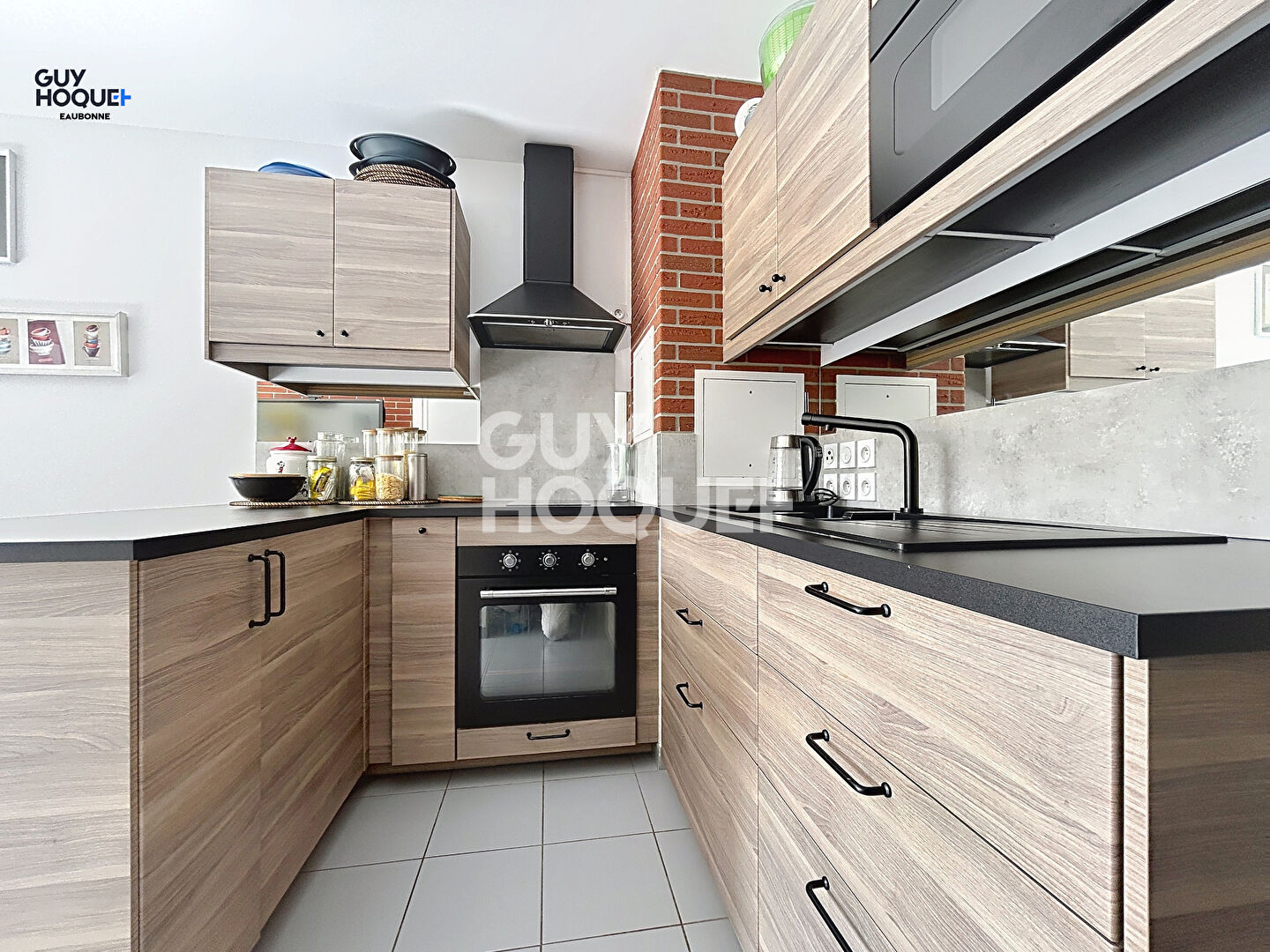 GARE ERMONT-EAUBONNE - APPARTEMENT 2 pièces - une chambre 40m² avec BALCON + parking en sous-sol- Proche commerces du Centre-ville.