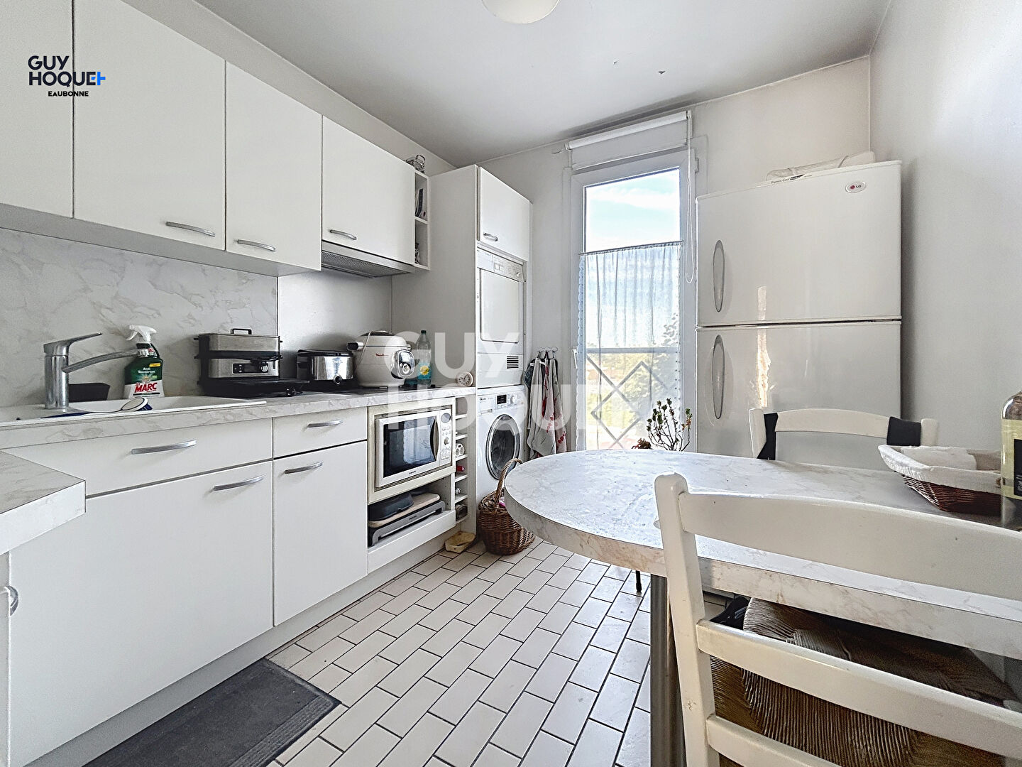 CENTRE-VILLE EAUBONNE ! 3 pièces 63m² avec Balcon de 5m²  environ+ cave et BOX en sous-sol+ parking extérieur