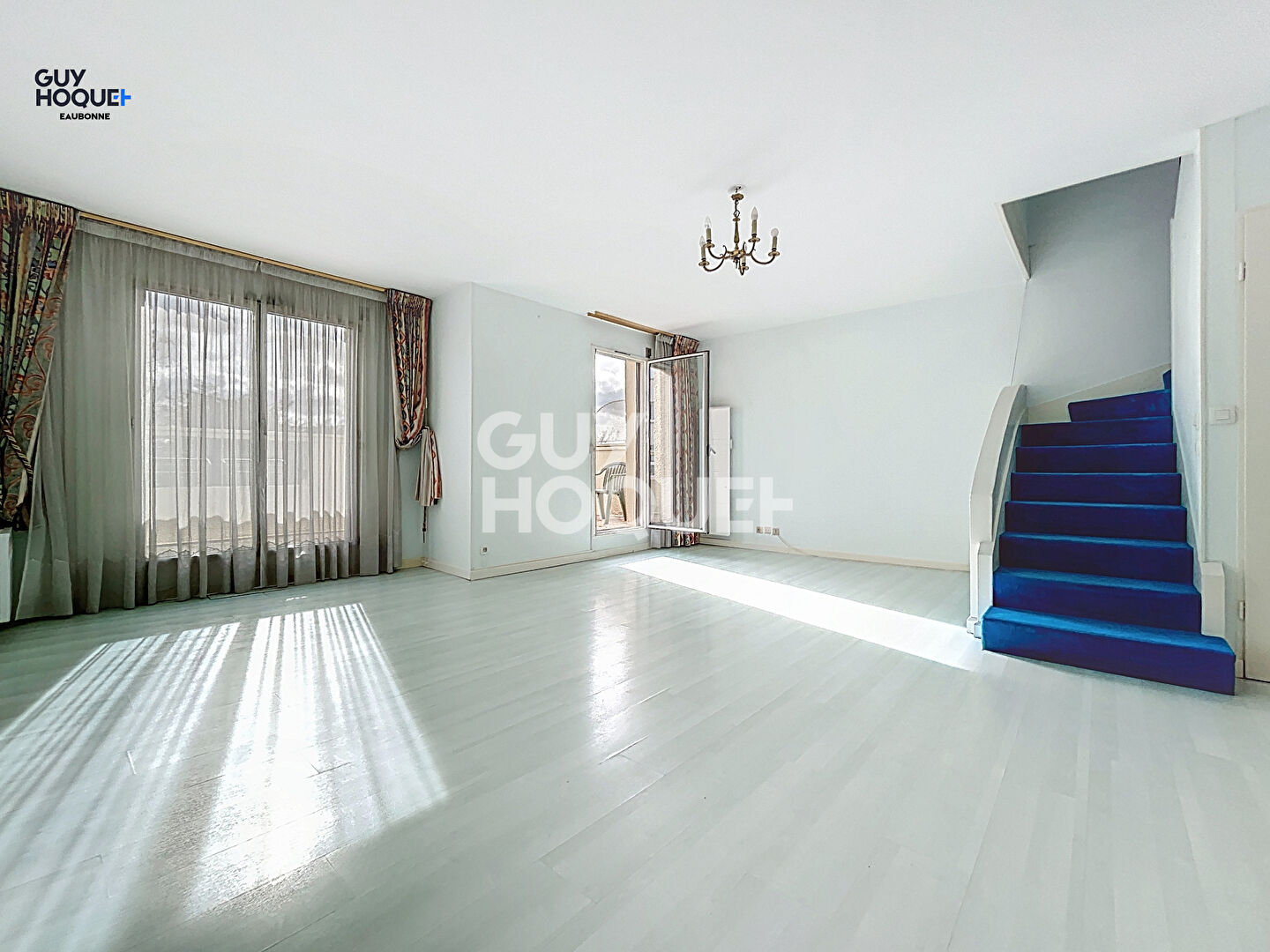 Appartement DUPLEX  100m²  avec 4 chambres en  Dernier étage avec Balcon Terrasse BOX et cave en sous-sol.