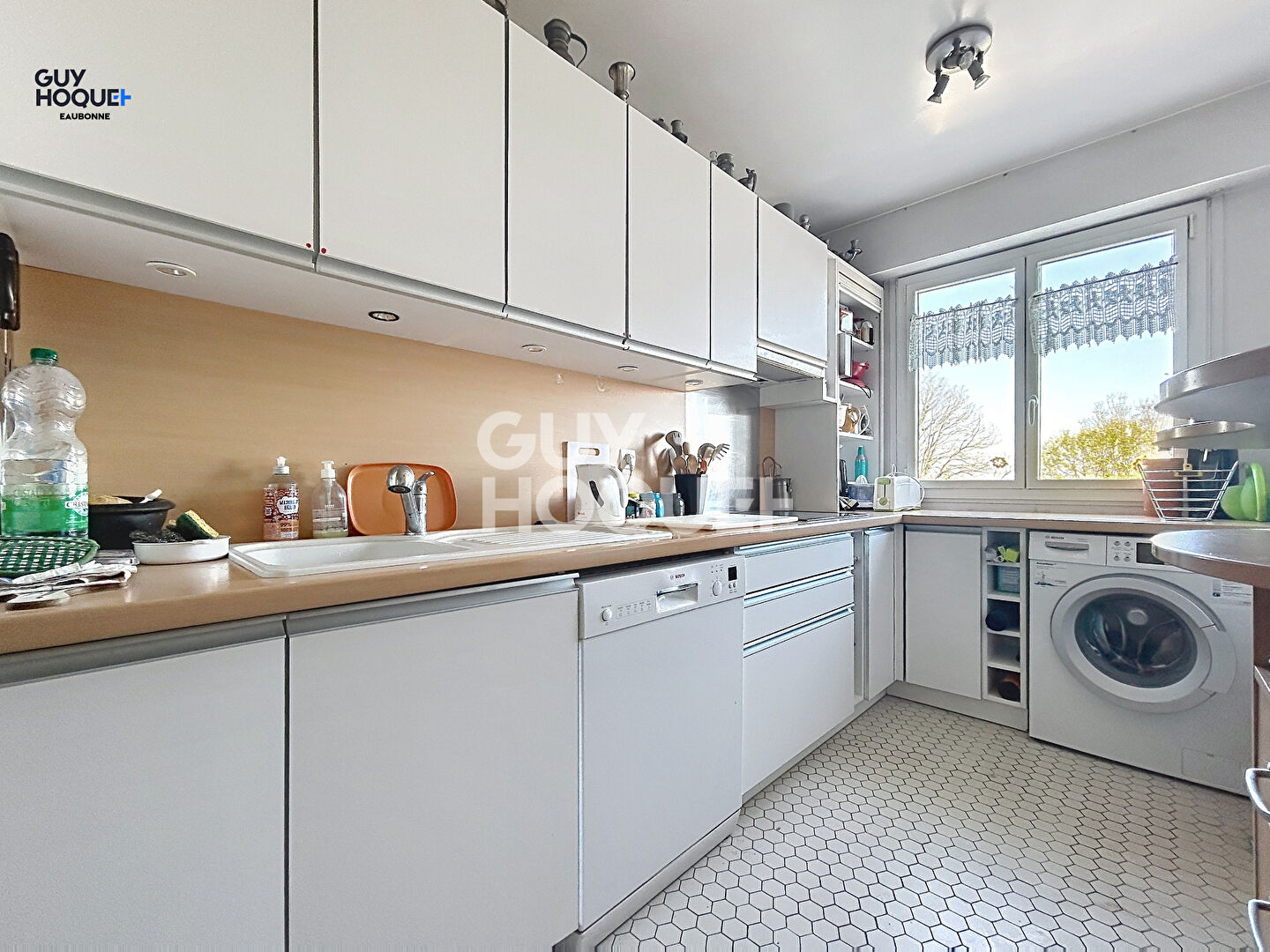 Appartement 5 min Gare ERMONT EAUBONNE- 79m² avec 2 chambres- cour intérieur-un BOX + cave et GRAND Balcon!