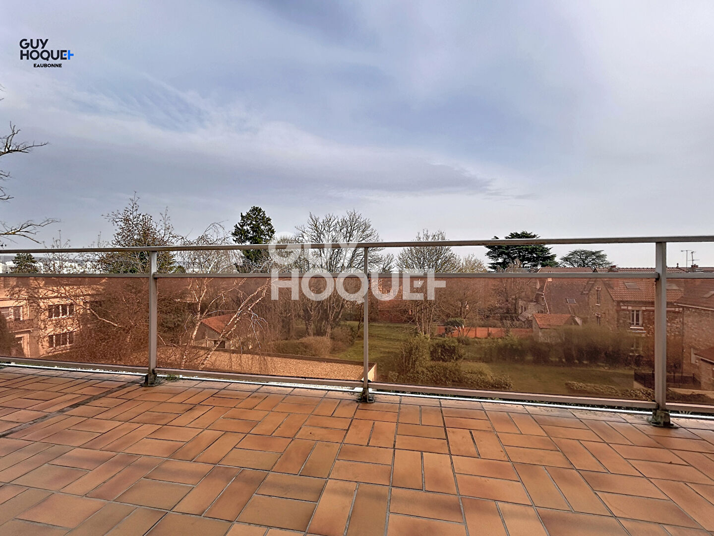 Appartement 5 min Gare ERMONT EAUBONNE- 79m² avec 2 chambres- cour intérieur-un BOX + cave et GRAND Balcon!