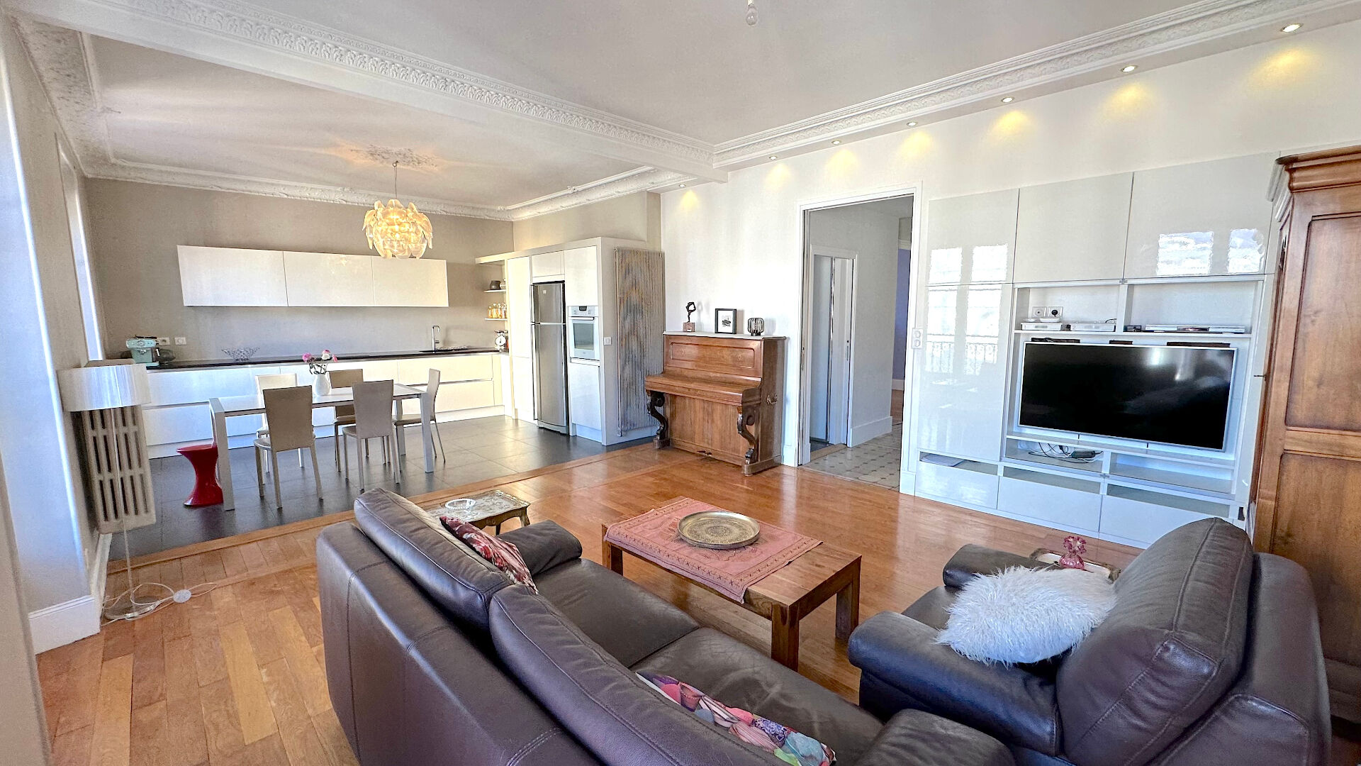 SECTEUR CHAMPIONNET CONDORCET DERNIER ETAGE AVEC TERRASSE POUR APPARTEMENT AVEC DE BELLES PRESTATIONS