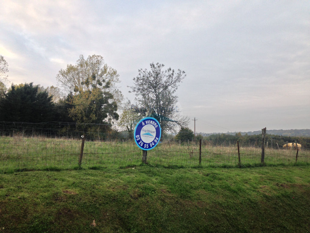 À VENDRE à 43 000 euros  TERRAIN  À CORRIBERT 5kms de MONTMORT LUCY