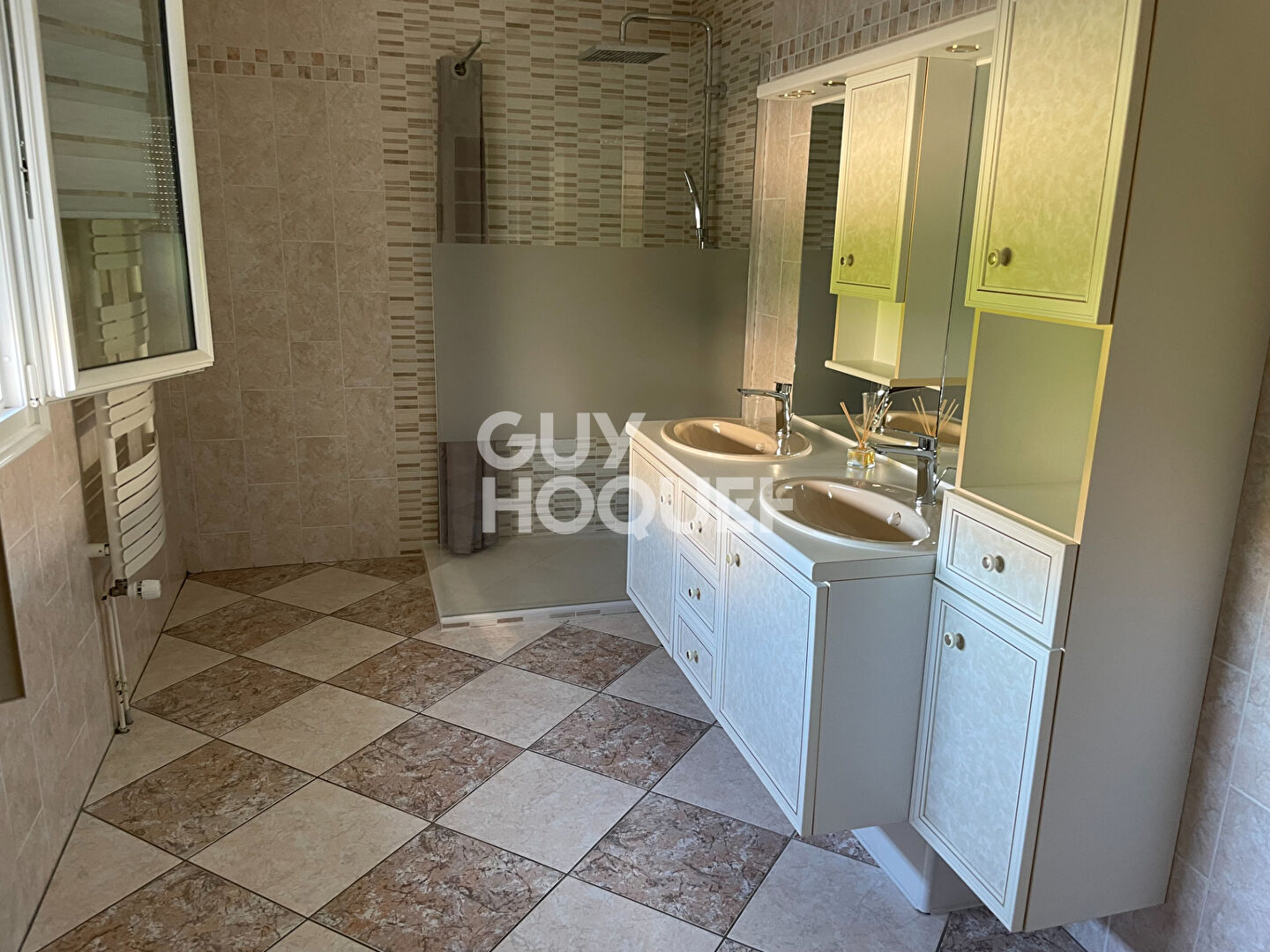 Maison 6 pièces (115 m²) en location à MAGENTA