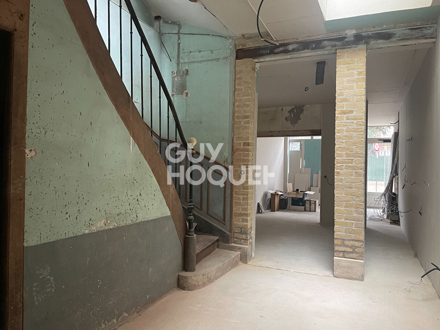 Maison de ville  avec cour et parking privatif