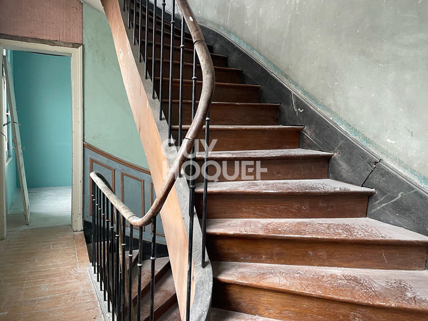 Maison de ville  avec cour et parking privatif