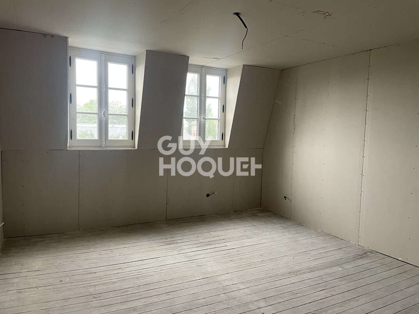 Maison de ville  avec cour et parking privatif