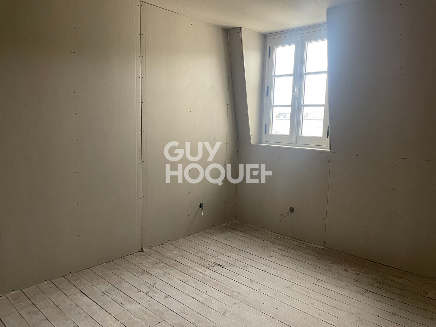 Maison de ville  avec cour et parking privatif