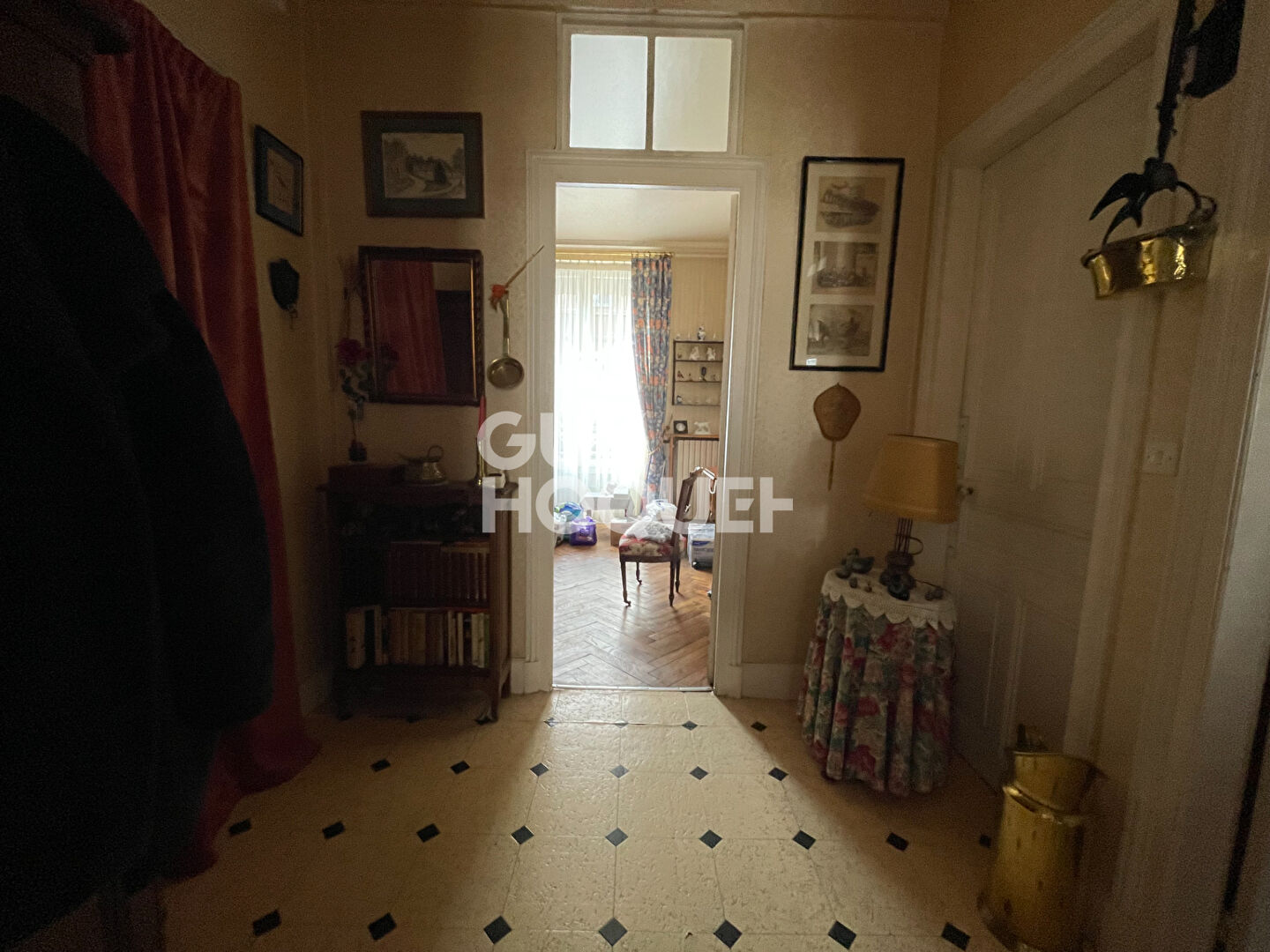 Maison de ville avec cour intérieure, dépendance et garage à Épernay