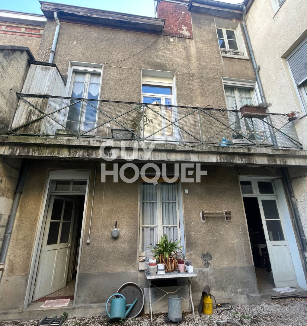 Maison de ville avec cour intérieure, dépendance et garage à Épernay