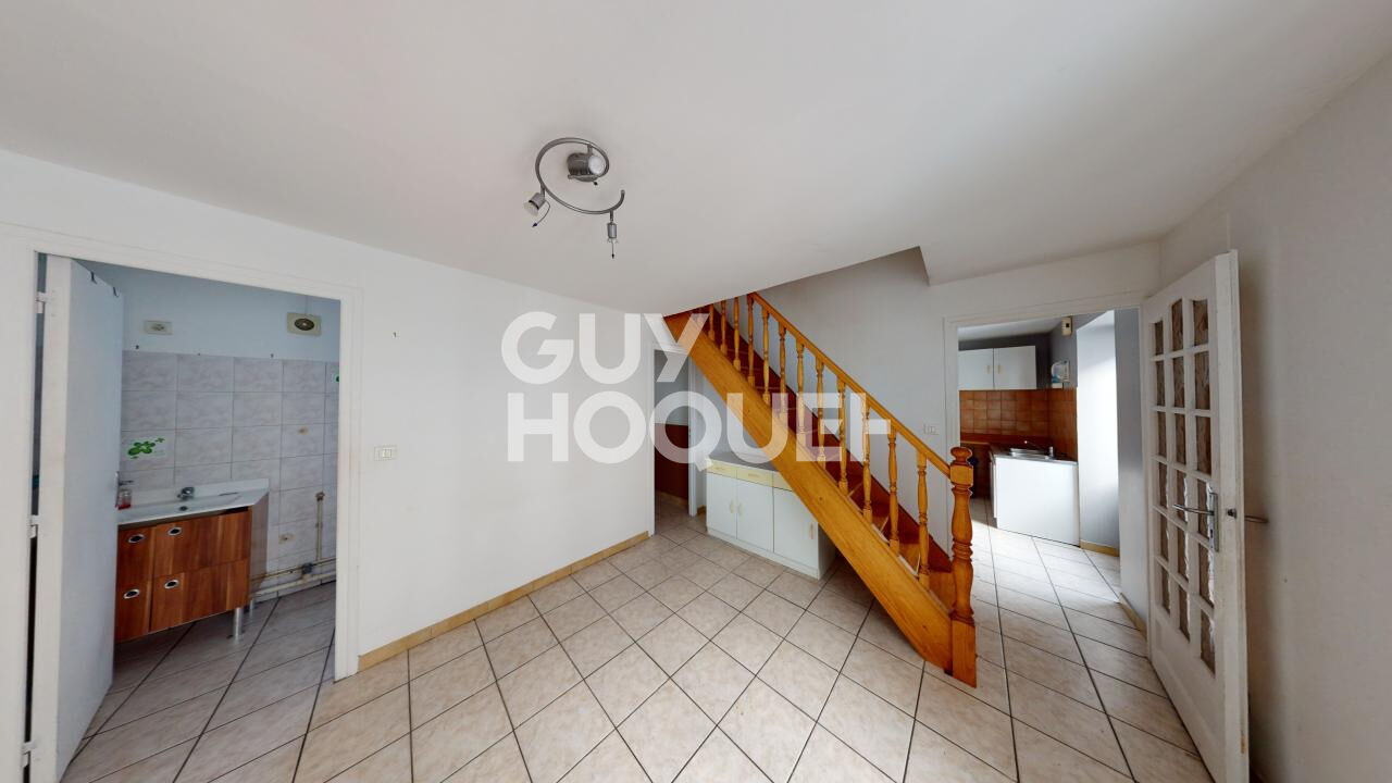 MAISON DE VILLE ( ou APPARTEMENT TRIPLEX )  T3 PROCHE CENTRE VILLE à EPERNAY