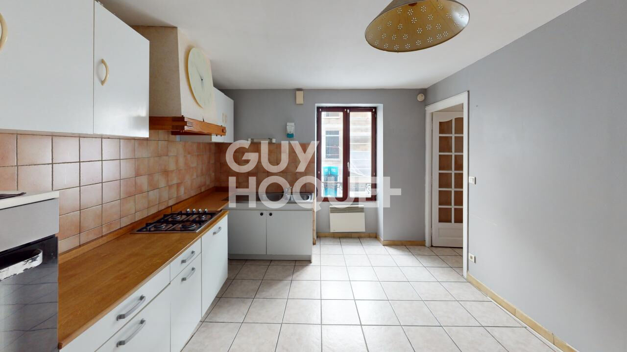 MAISON DE VILLE ( ou APPARTEMENT TRIPLEX )  T3 PROCHE CENTRE VILLE à EPERNAY