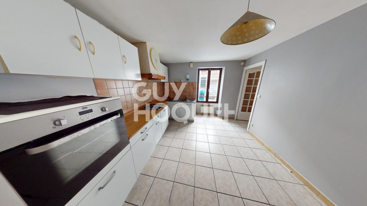 MAISON DE VILLE ( ou APPARTEMENT TRIPLEX )  T3 PROCHE CENTRE VILLE à EPERNAY