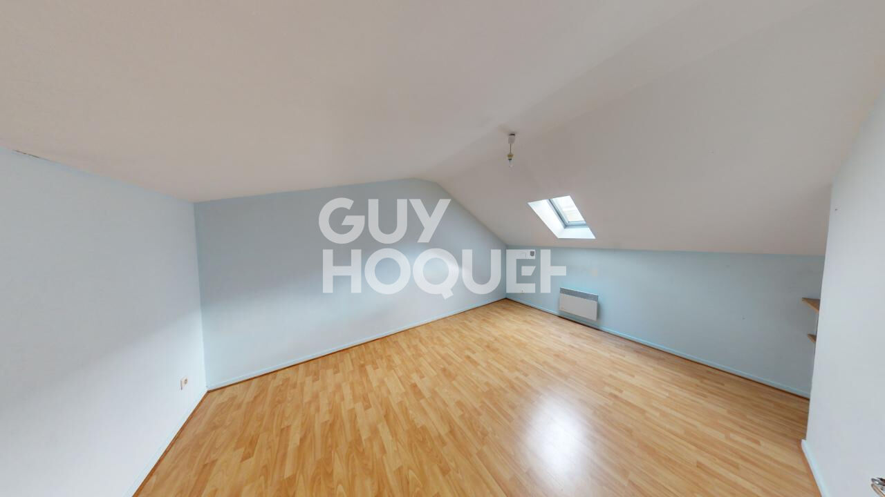 MAISON DE VILLE ( ou APPARTEMENT TRIPLEX )  T3 PROCHE CENTRE VILLE à EPERNAY