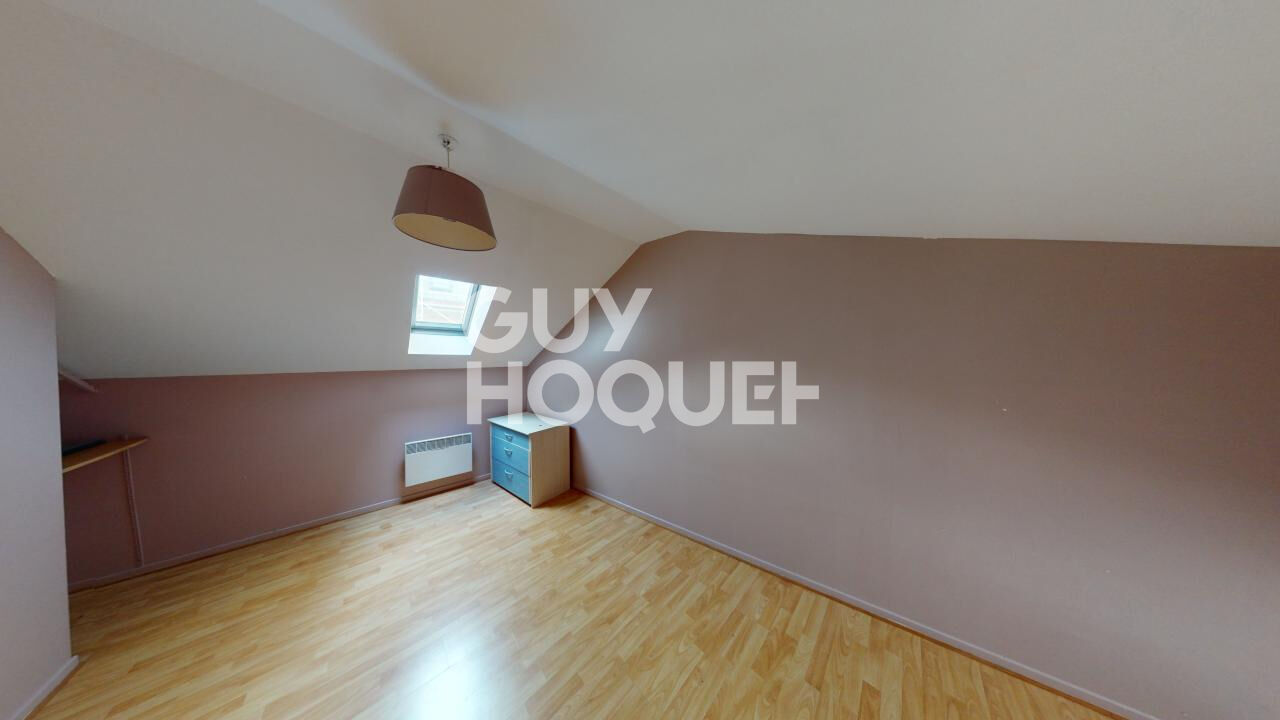 MAISON DE VILLE ( ou APPARTEMENT TRIPLEX )  T3 PROCHE CENTRE VILLE à EPERNAY