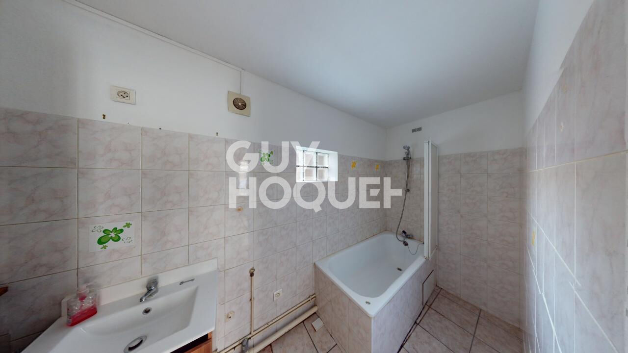 MAISON DE VILLE ( ou APPARTEMENT TRIPLEX )  T3 PROCHE CENTRE VILLE à EPERNAY