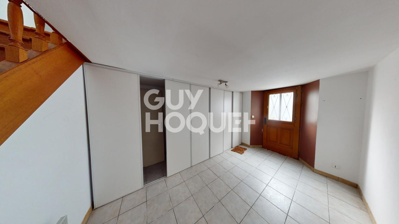 MAISON DE VILLE ( ou APPARTEMENT TRIPLEX )  T3 PROCHE CENTRE VILLE à EPERNAY