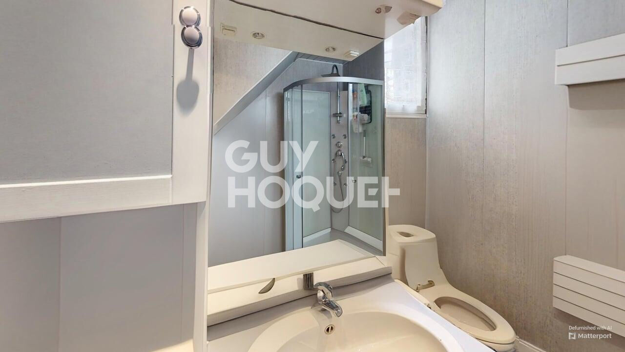 Maison Montmort Lucy  cour jardin et garage.