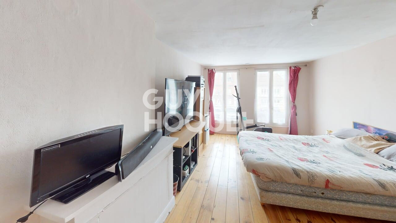 Maison Montmort Lucy  cour jardin et garage.