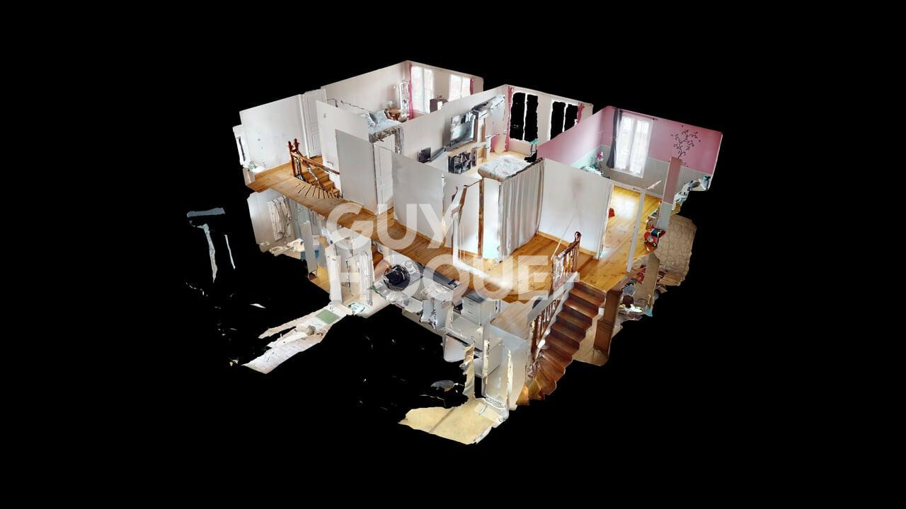 Maison Montmort Lucy  cour jardin et garage.