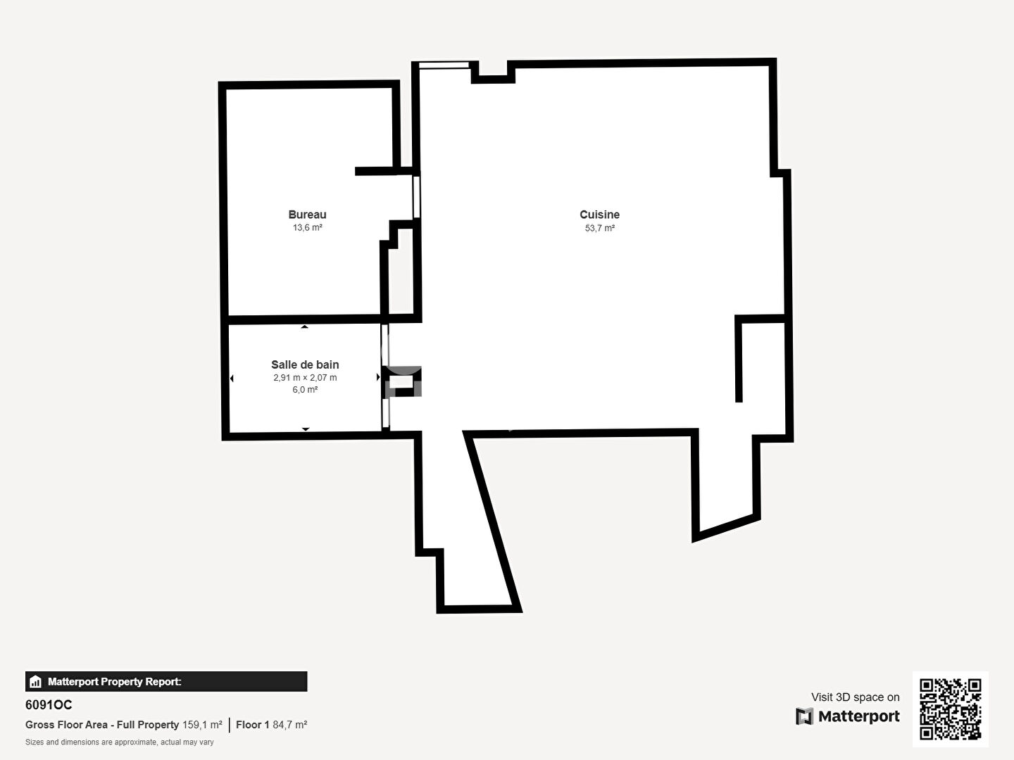 Maison Montmort Lucy  cour jardin et garage.