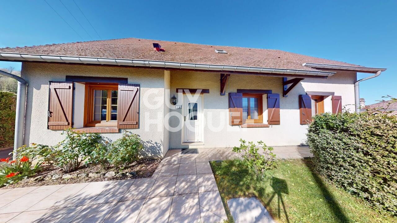 À vendre à Boursault Grande maison familiale avec piscine, dépendance et beaux volumes !