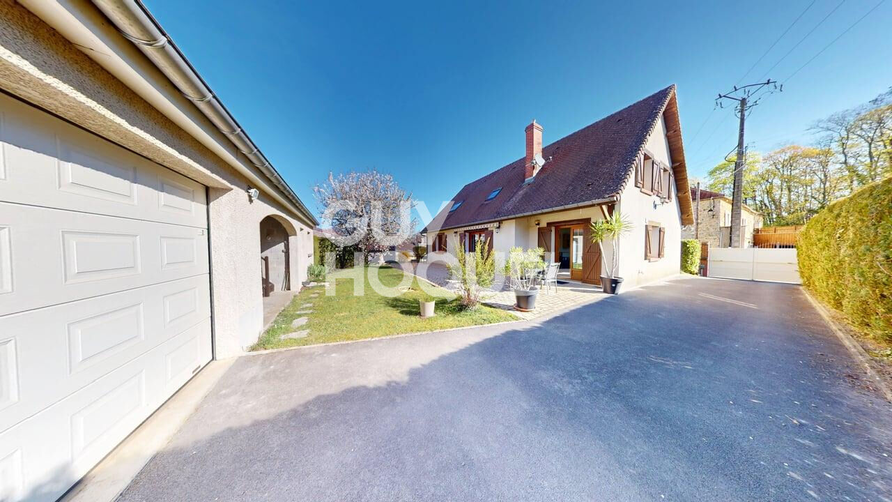 À vendre à Boursault Grande maison familiale avec piscine, dépendance et beaux volumes !
