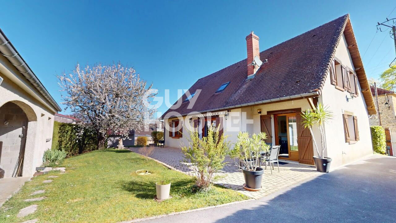 À vendre à Boursault Grande maison familiale avec piscine, dépendance et beaux volumes !
