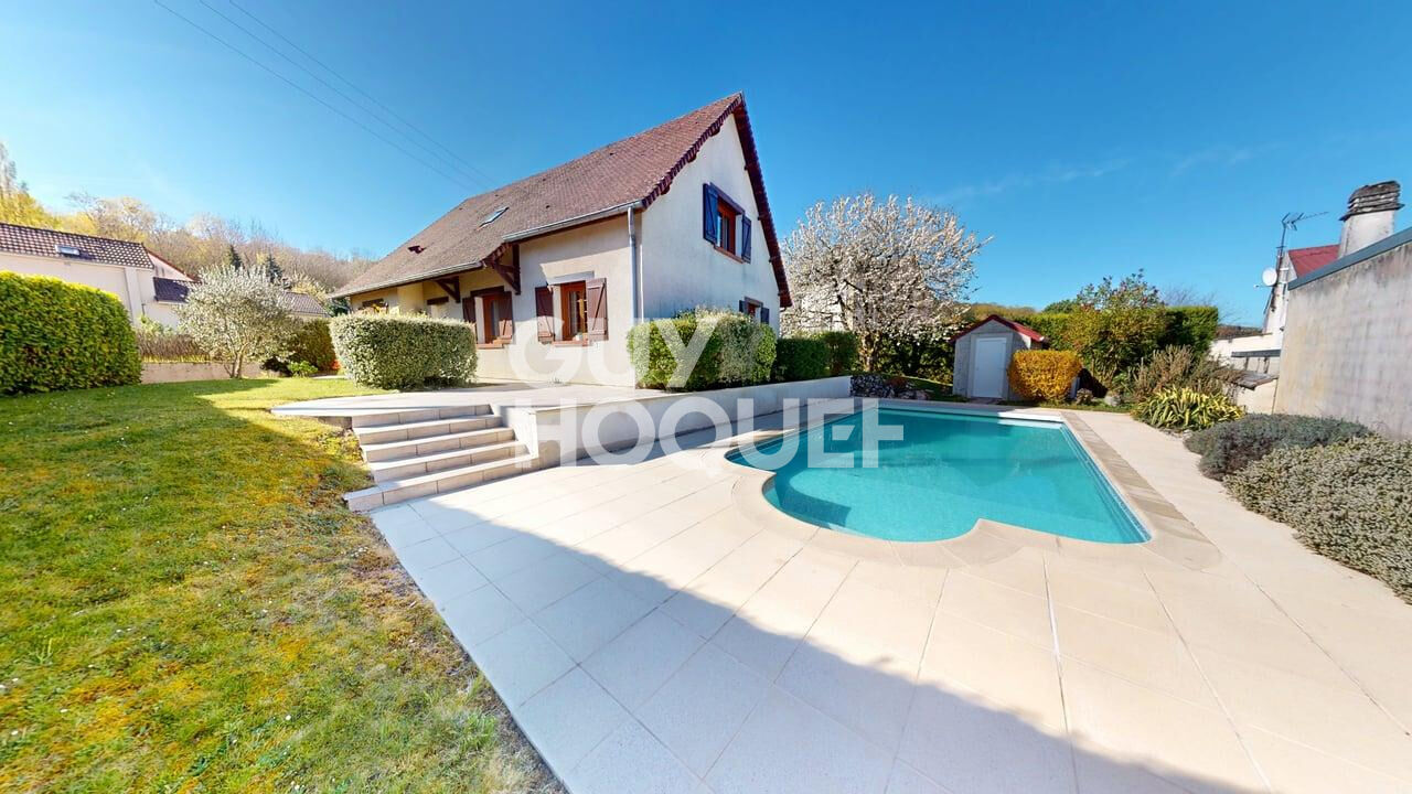 À vendre à Boursault Grande maison familiale avec piscine, dépendance et beaux volumes !