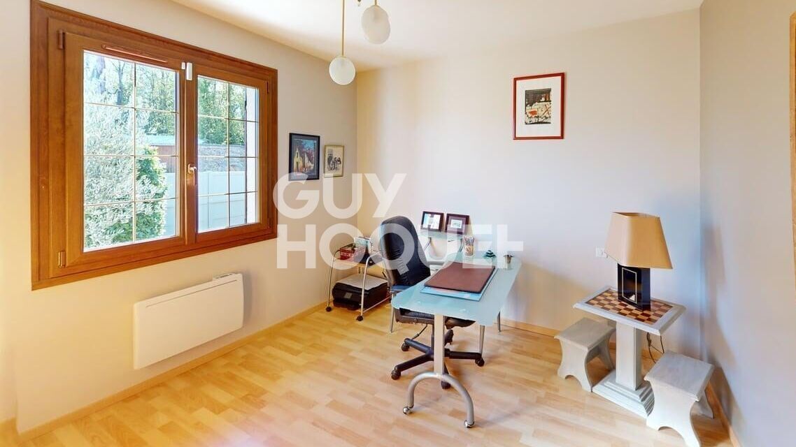 À vendre à Boursault Grande maison familiale avec piscine, dépendance et beaux volumes !