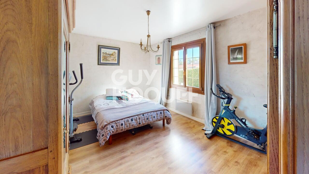 À vendre à Boursault Grande maison familiale avec piscine, dépendance et beaux volumes !