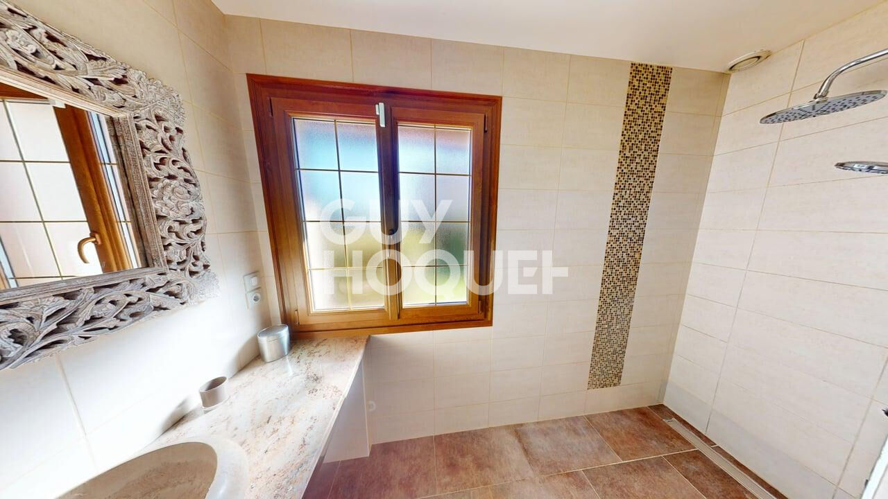 À vendre à Boursault Grande maison familiale avec piscine, dépendance et beaux volumes !