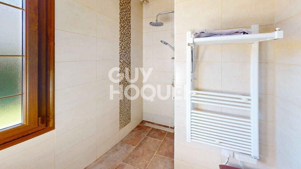 À vendre à Boursault Grande maison familiale avec piscine, dépendance et beaux volumes !