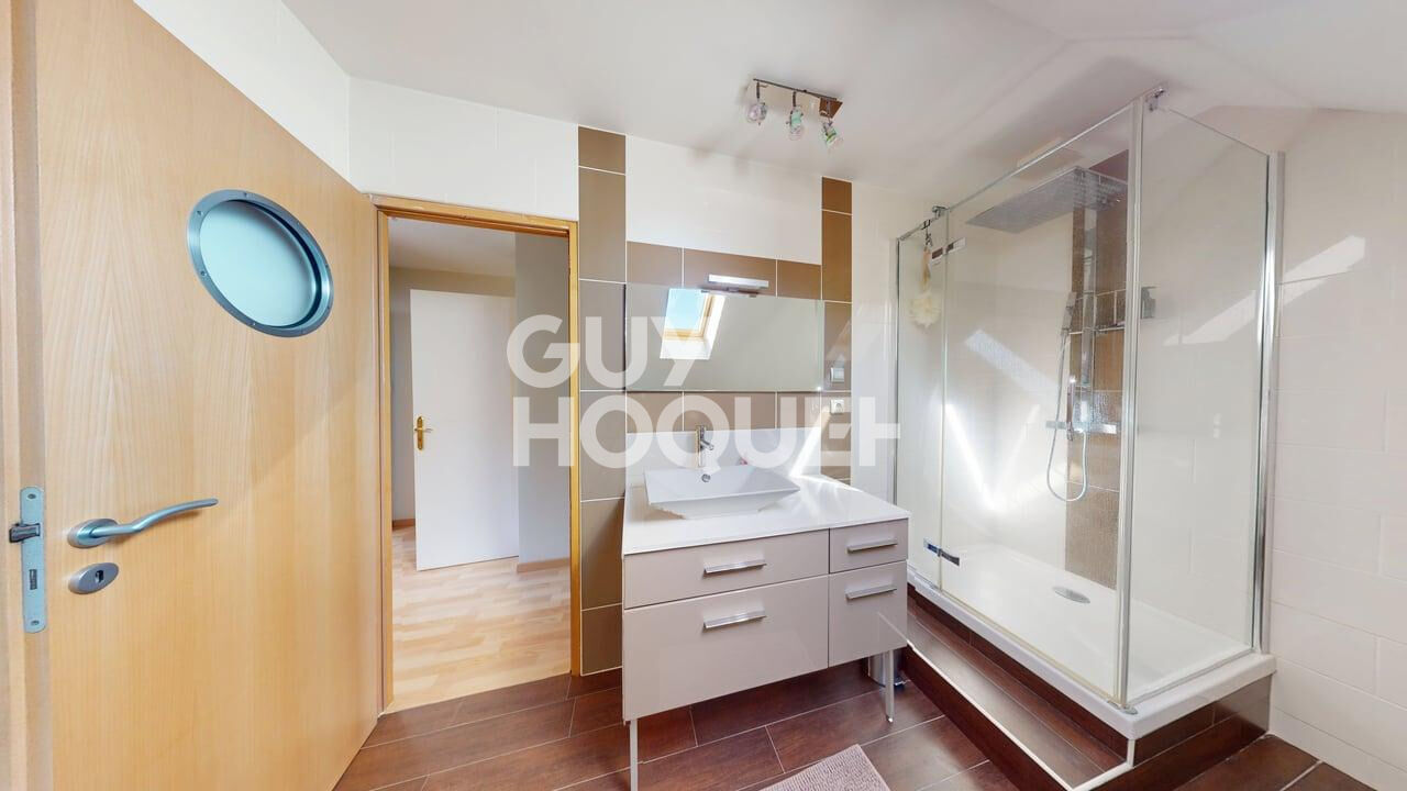 À vendre à Boursault Grande maison familiale avec piscine, dépendance et beaux volumes !