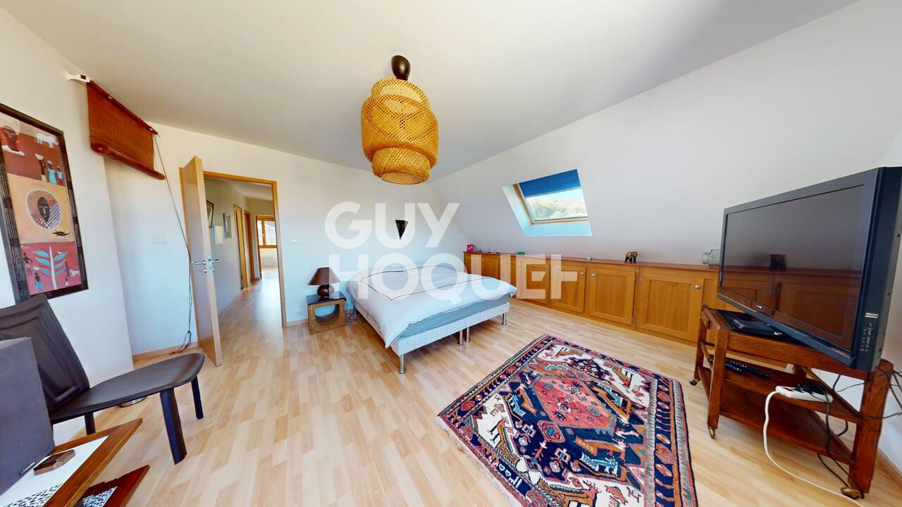 À vendre à Boursault Grande maison familiale avec piscine, dépendance et beaux volumes !