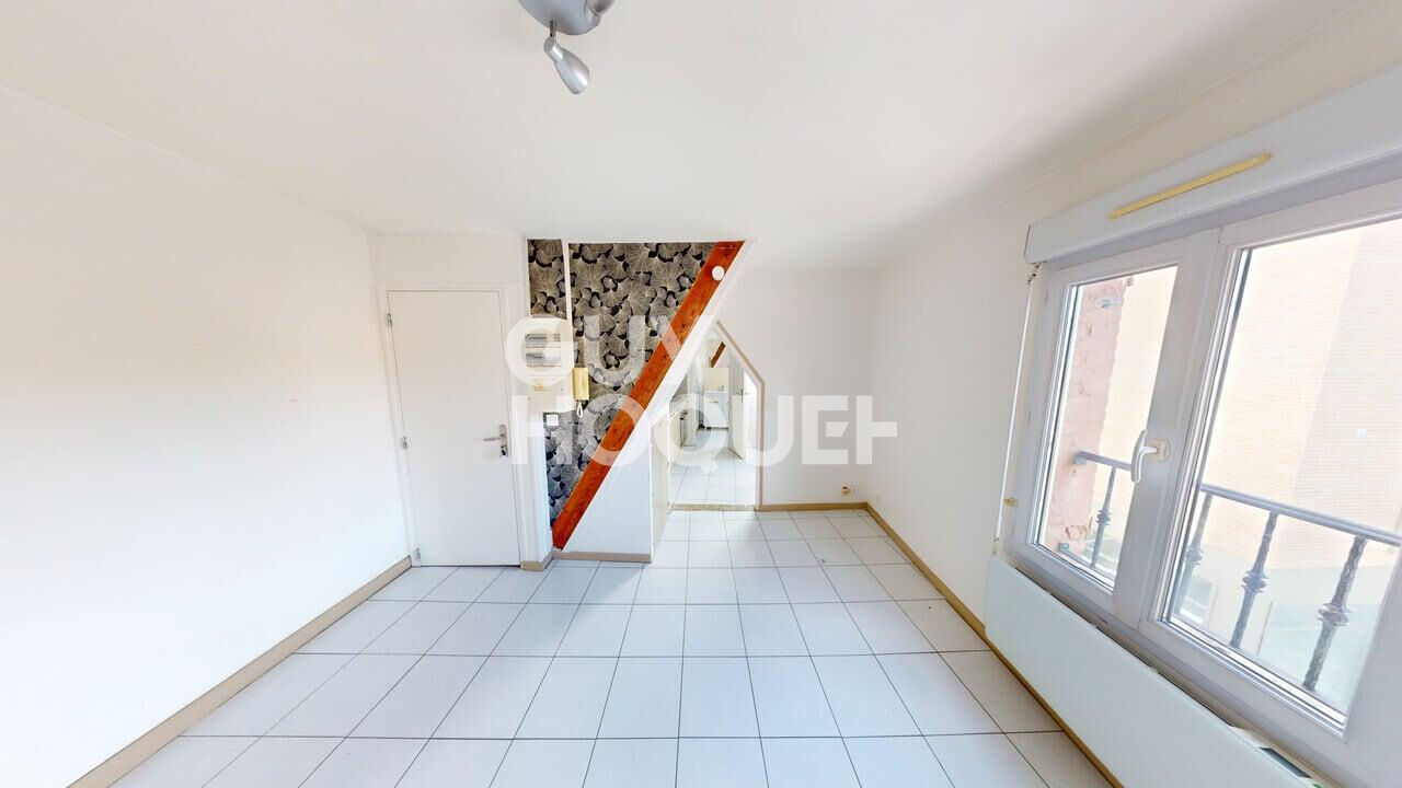 À VENDRE  TYPE 2 DERNIER ÉTAGE  MAGENTA, PIED DES COMMERCES