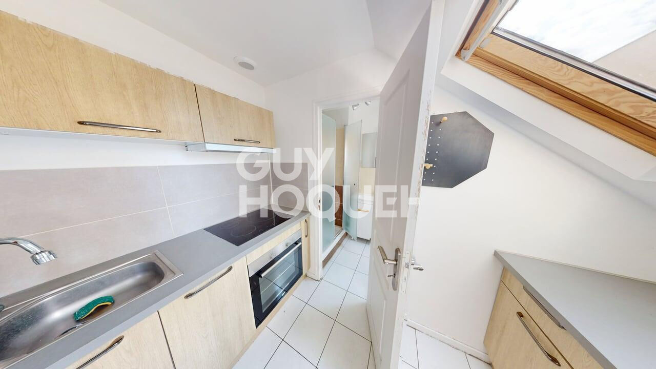 À VENDRE  TYPE 2 DERNIER ÉTAGE  MAGENTA, AU PIED DES COMMERCES ET PROXIMITÉ GARE EPERNAY